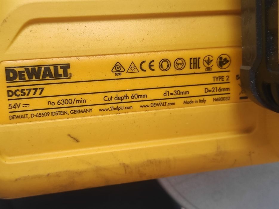 Circular pe acumulatori DEWALT DCD 777 va și nou