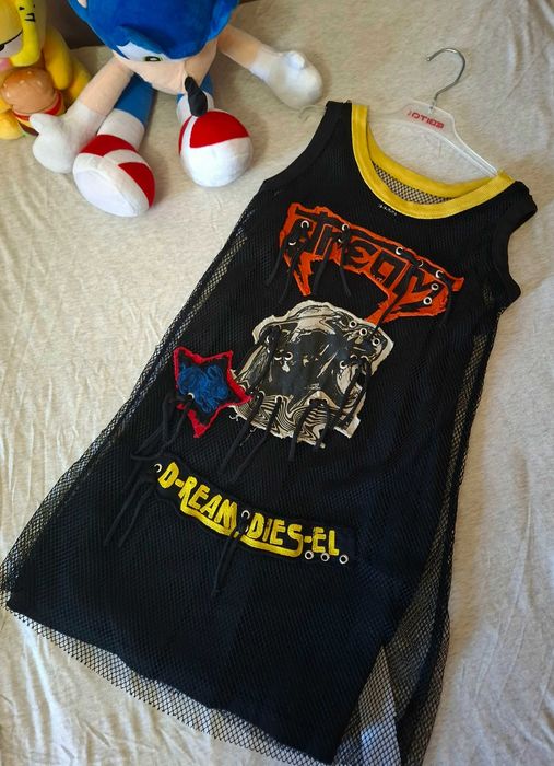 Разпродажба на маркови дрехи за момипенце на 9-12 години