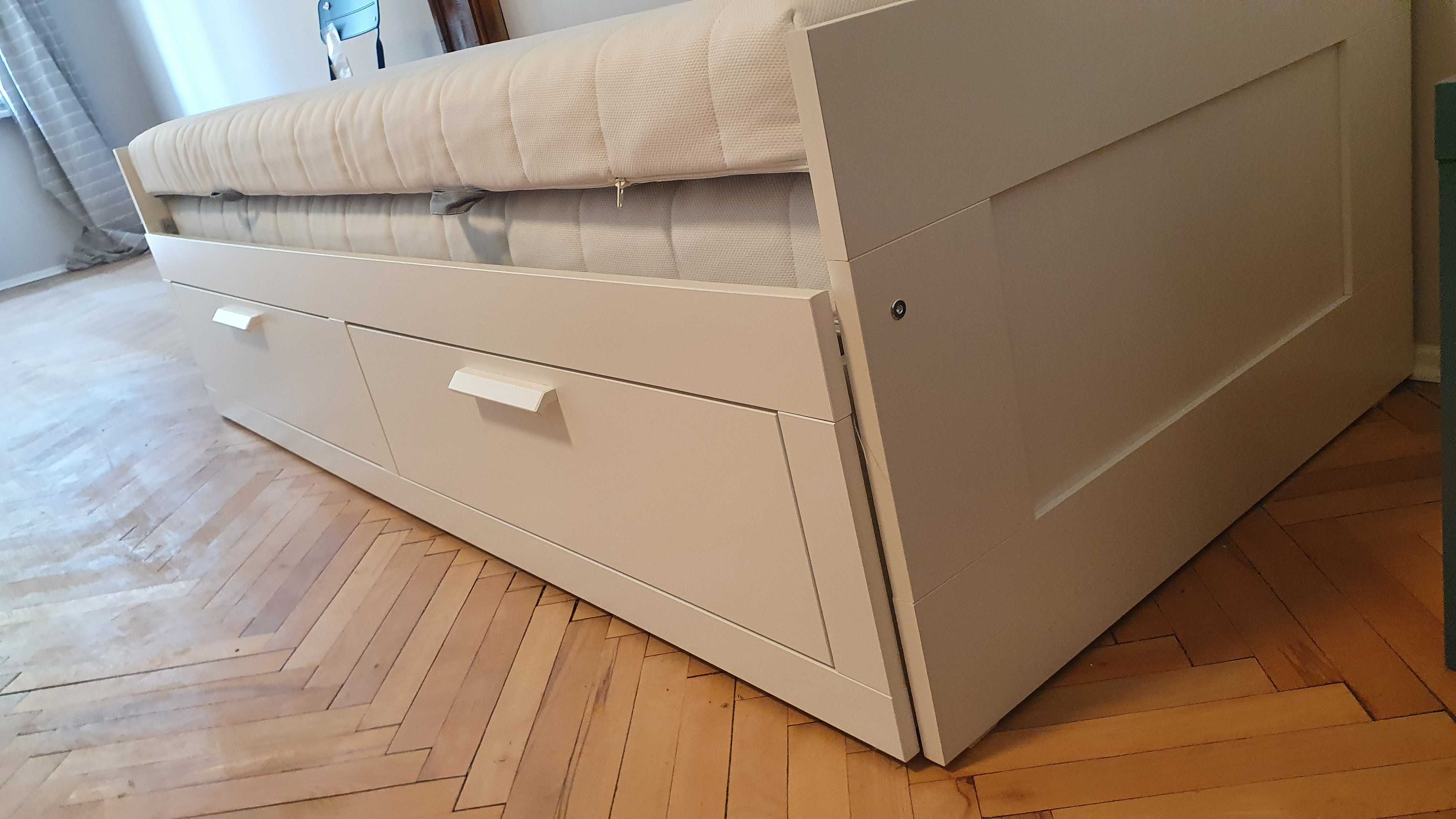 Кушетка Brimnes от Ikea- разтегателно легло, разтегателен диван
