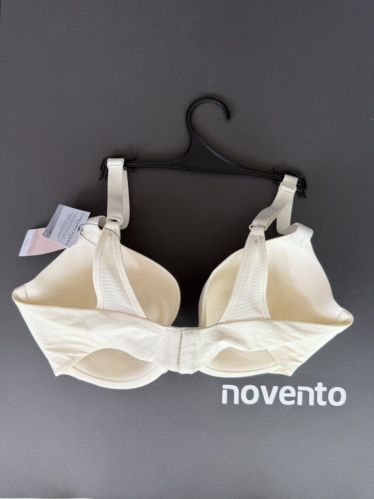 Изчистен сутиен Calvin Klein /80E/