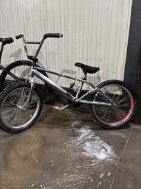 Продавам BMX на 2 години много запазен