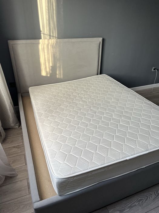 Кровать с ортопедическим матрасом