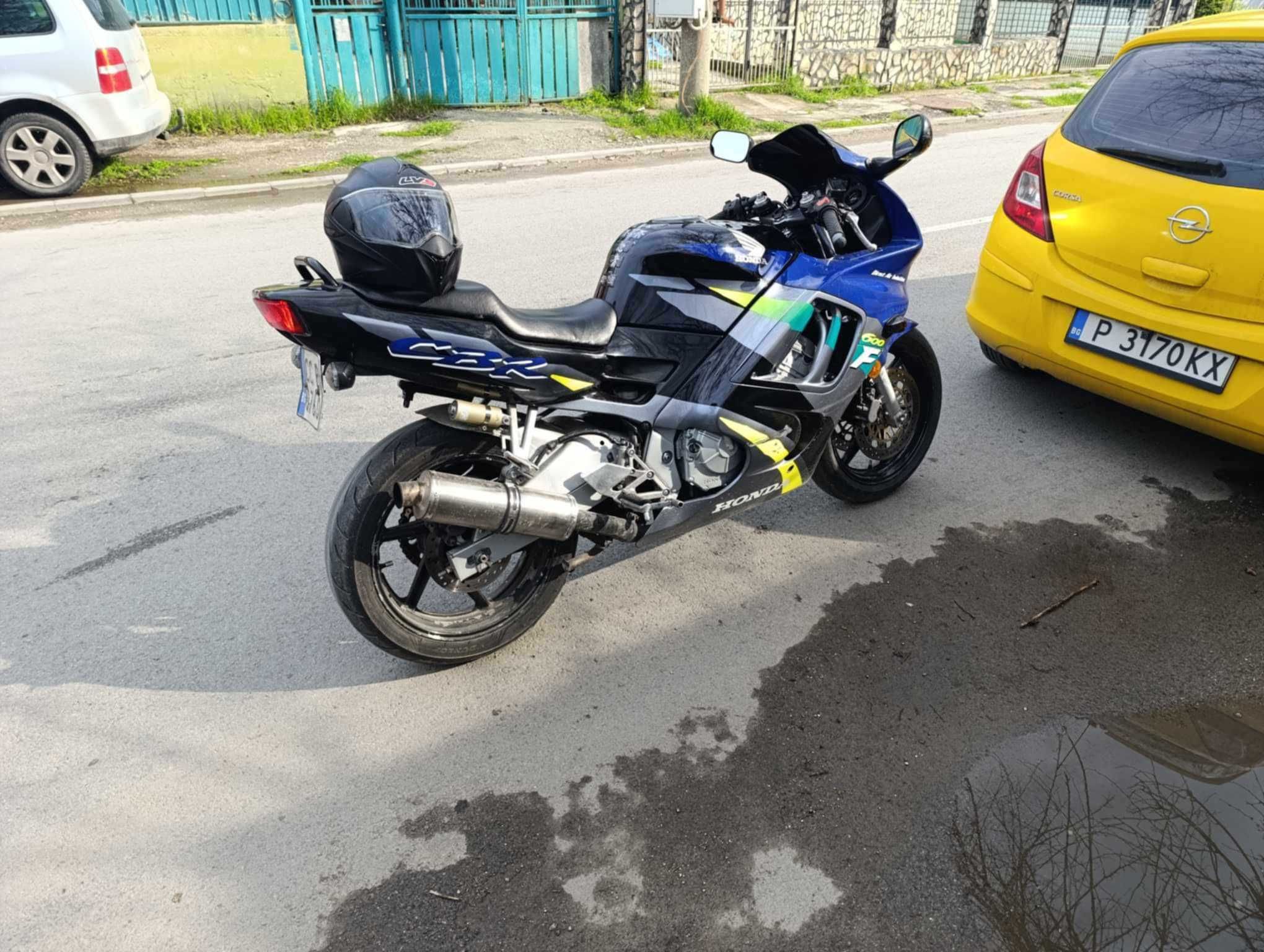 Honda.  Cbr 600 top