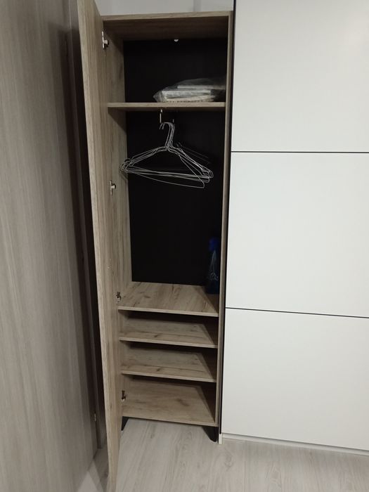 Dulap nou. Cumpărat în Mai 2025 montat.