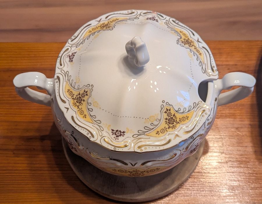 Български порцеланов супник 100 години  Изида