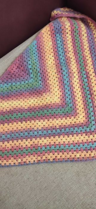 Плетен шал на една кука