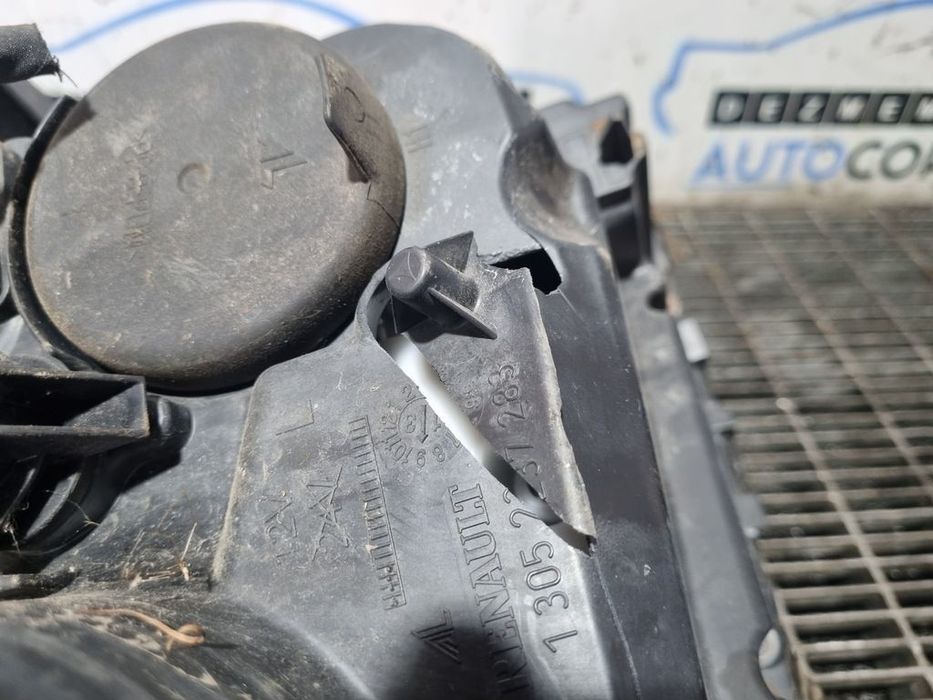 Far Stanga Dacia Duster 2010 - 2013 SUV 4 Usi (1103) Fara xenon CLEMA RUPTA