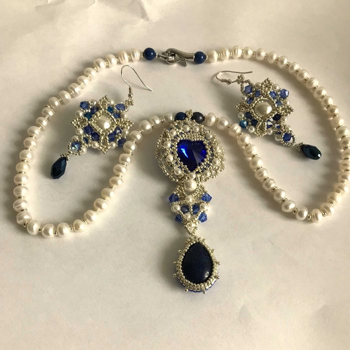 Set colier si cercei handmade cu perle de cultura-model desebit