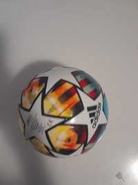 Продам футбольный мяч сувенирный