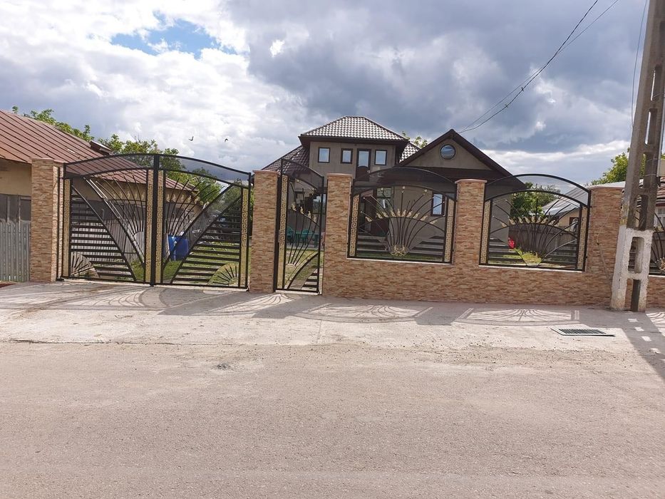 Casă de Vânzare P+M   Coroteni.