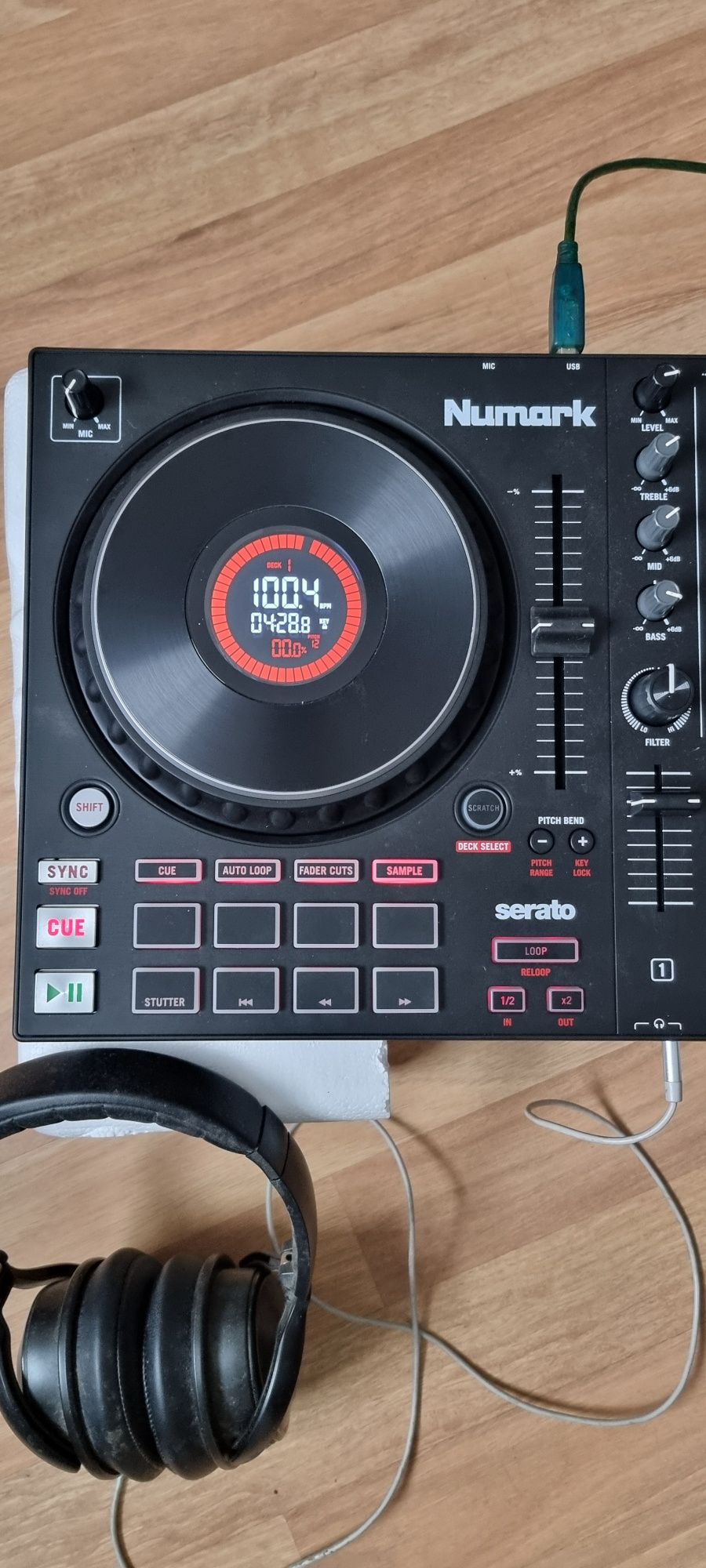 Dj  Newmark  console