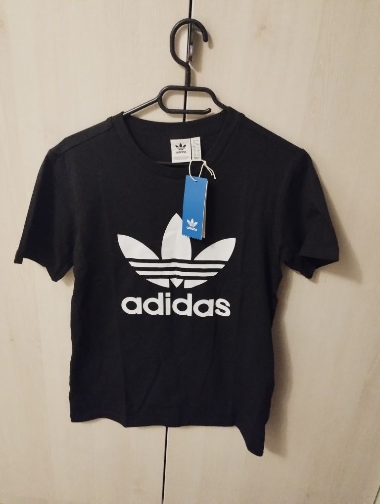 Vând tricou Adidas