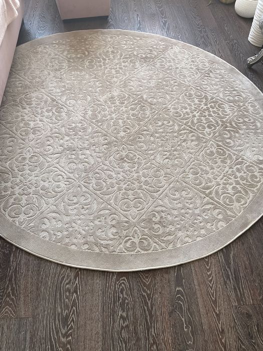 Продам круглый ковер 2 м в диаметре