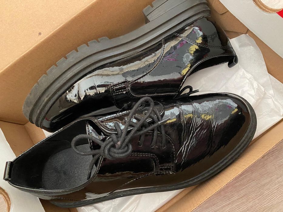 Лачени обувки Deichmann