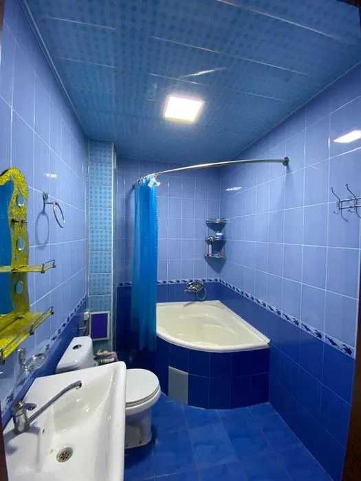 Янги домдан 2 хонали 2 тарафлама квартира сотилади 5 микрн Лагманный