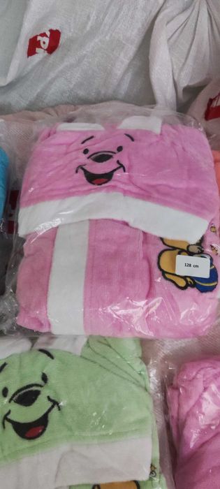 Детски халат нови различни цветове.