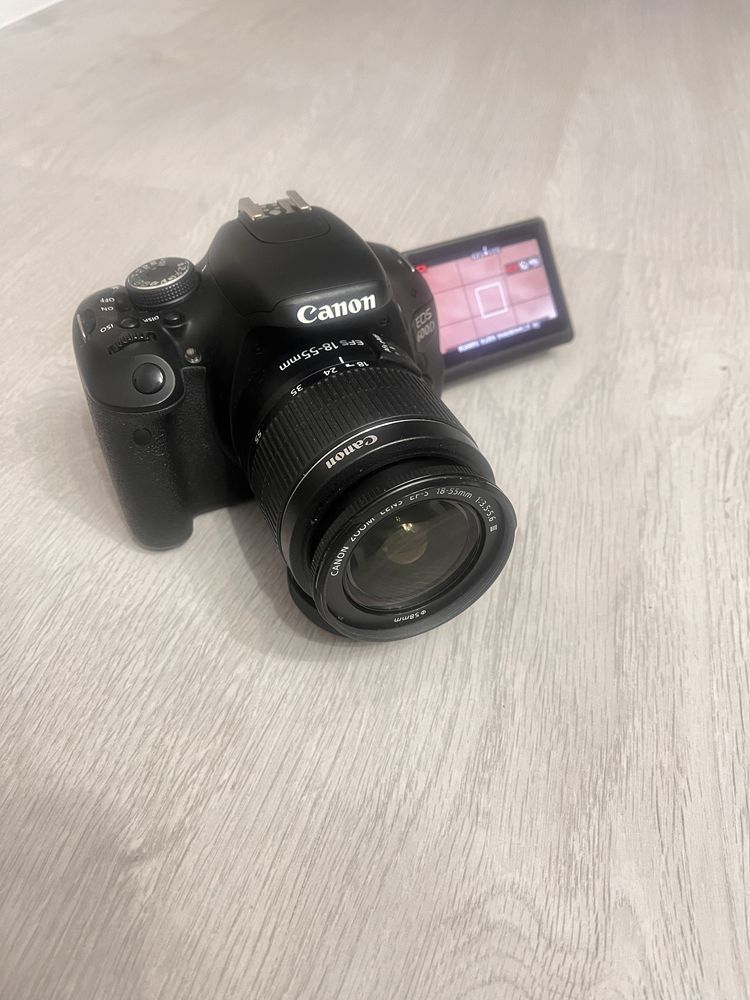 Продам фотокамеру Canon EOS 600D