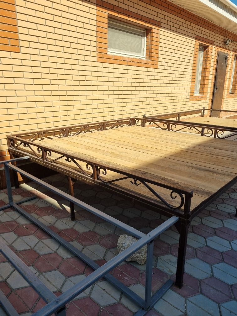 Продается тапчан  размер 2.5 × 2.6 м. Новый коричневый  тапчан. Новый.