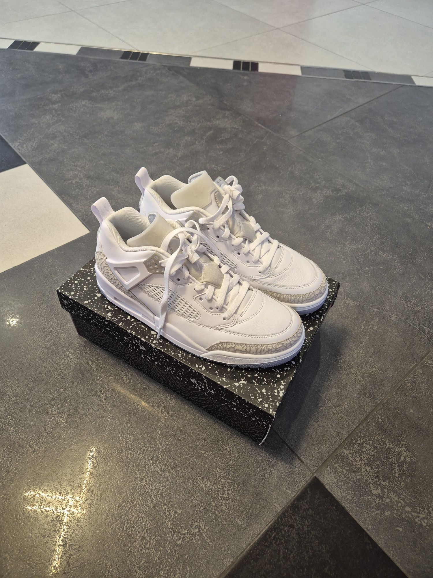 Jordan spizike low