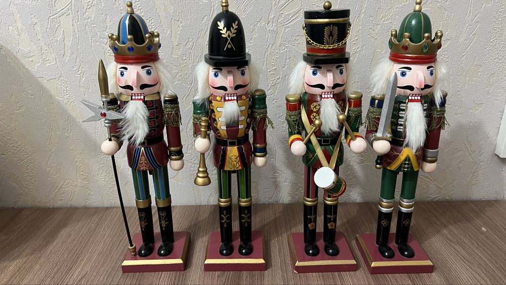 Статуэтка фигурка Щелкунчик деревянный