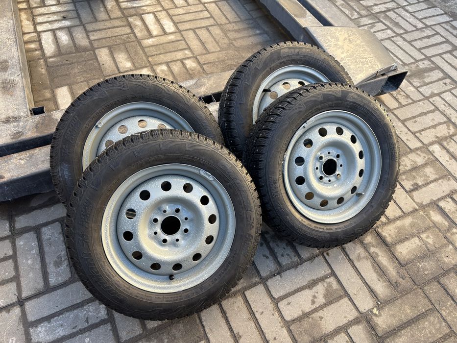 Продам штампы болото р14 4/98 с зимней шипованной резиной 175/65/14