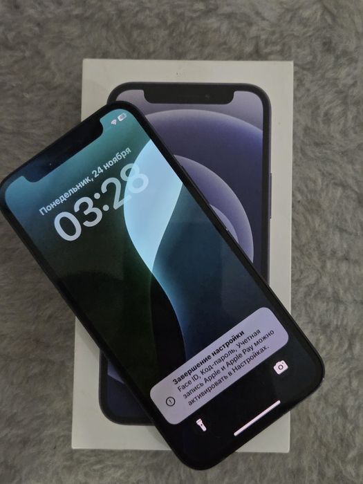 Продам Айфон 12 мини.