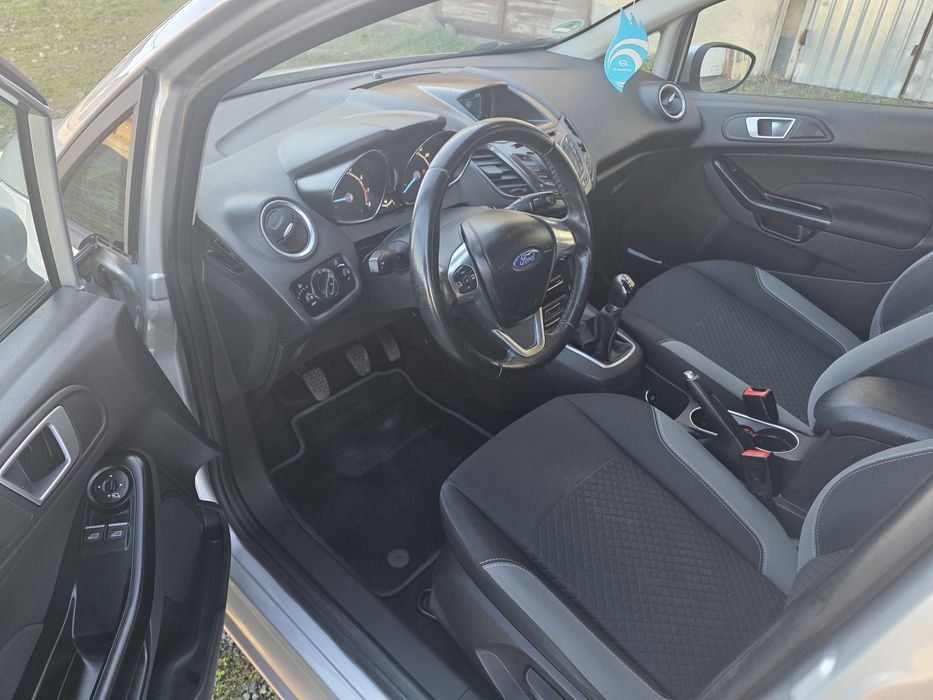 Ford fiesta Sync Edition 1,3 Benzină