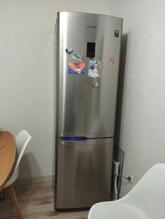 Продам холодильник Samsung
