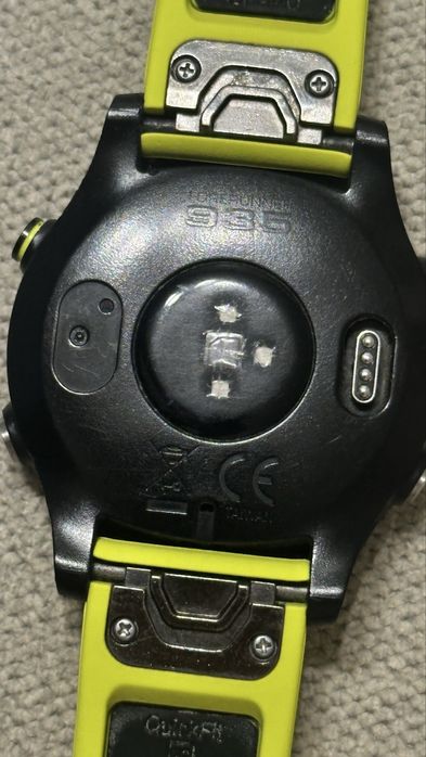 Premium GPS Running/Triathlon Watch FORERUNNER 935 TRI BUNDLE