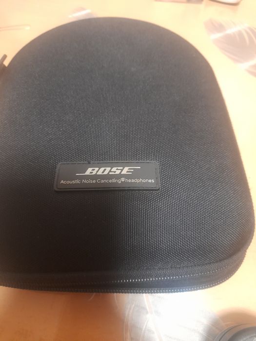 Vind caști cu fir bose