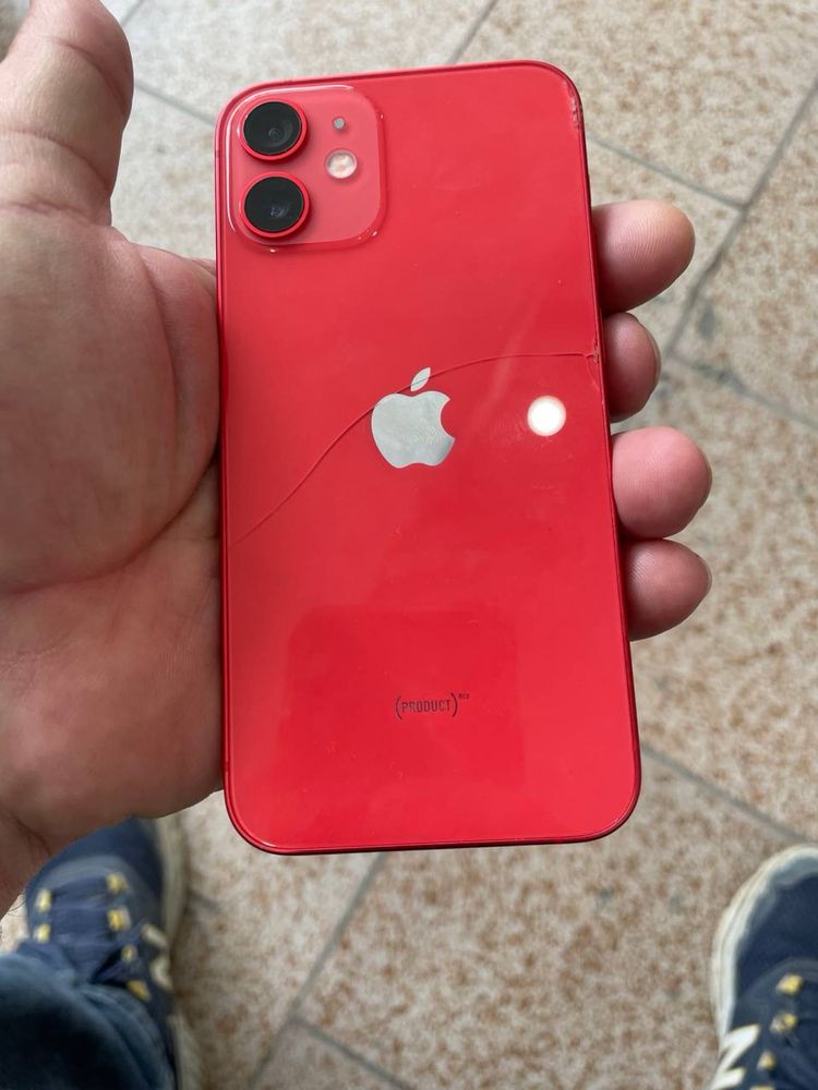 Iphone 12 mini. RED