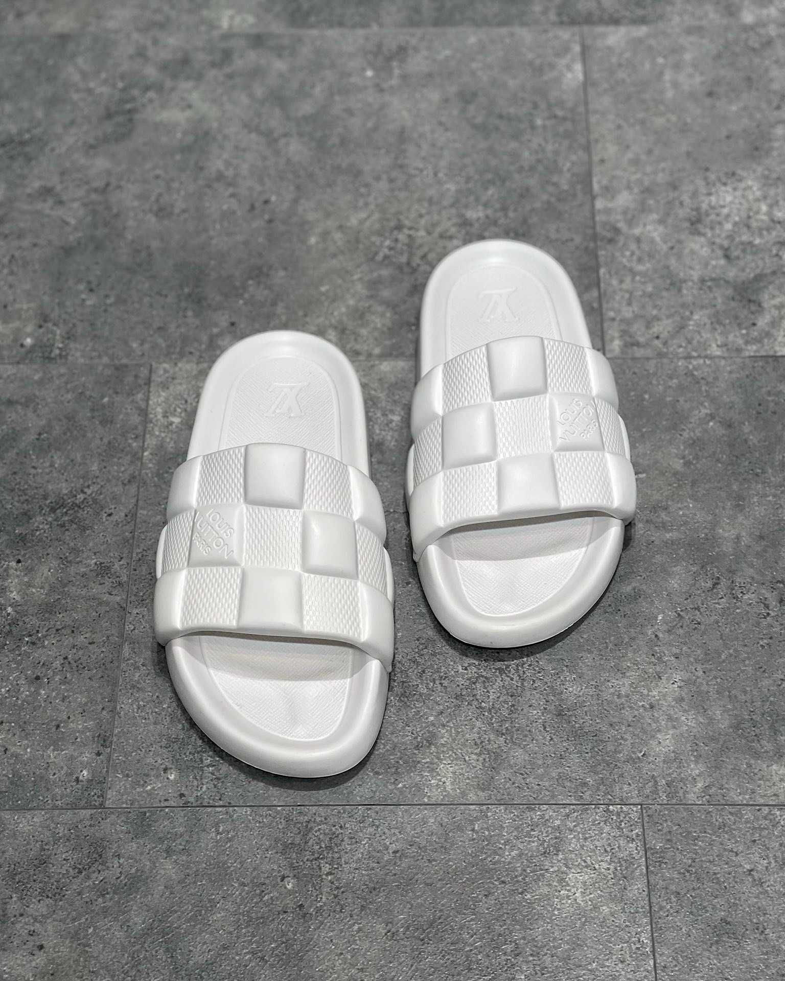 Papuci / slapi Louis Vuitton Premium