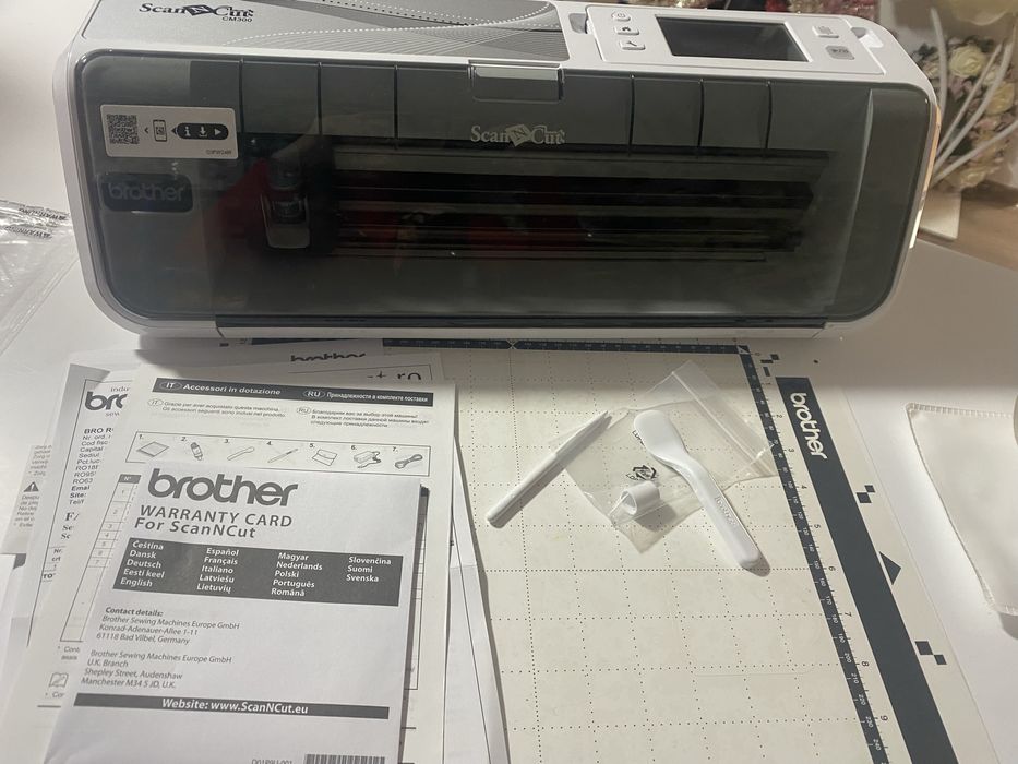 Vând masină scan N cut Brother CM300 scanează si decupează