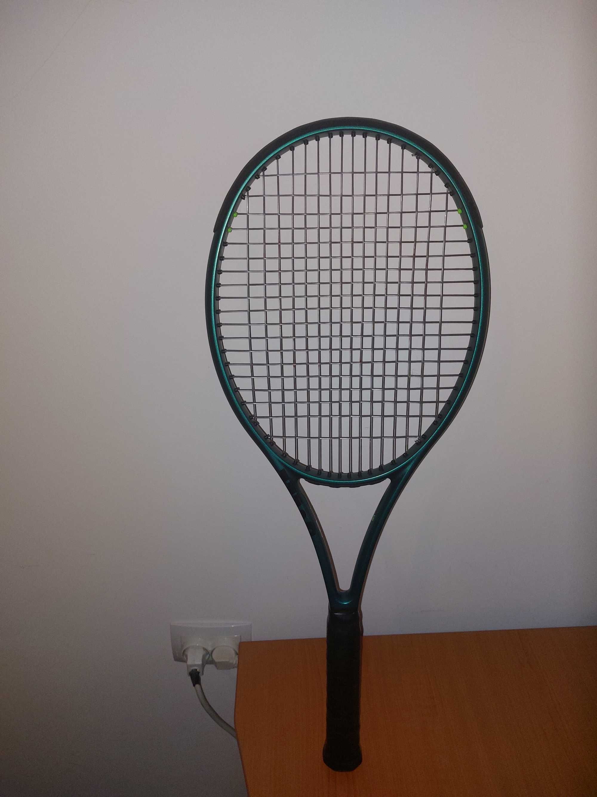 Продавам Тенис Ракета WILSON BLADE 100 V9.