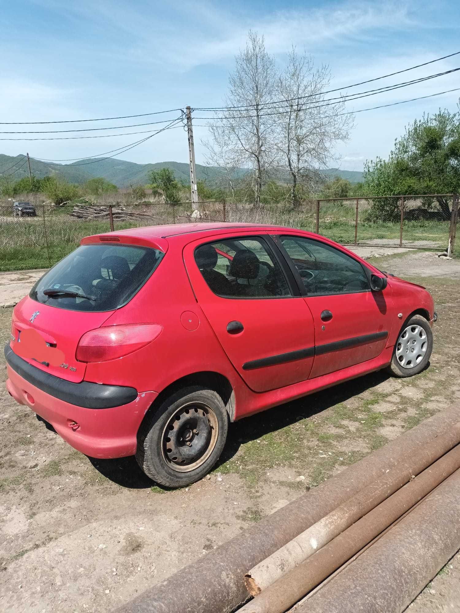 Peugeot 206 avariat