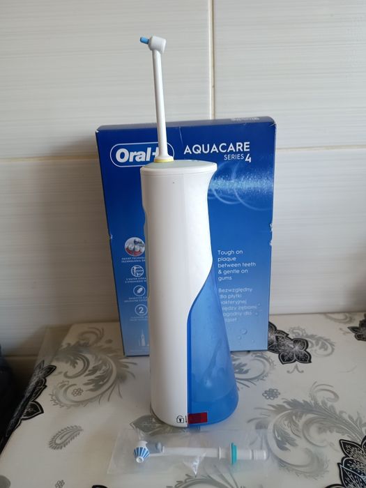 Irigator bucal ORAL-B Aquacare 4, 2 viteze, 2 capete, 150ml ca nou