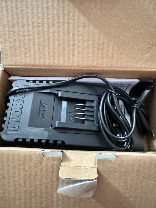Flex Worx cu acumulator si incarcator - NOU