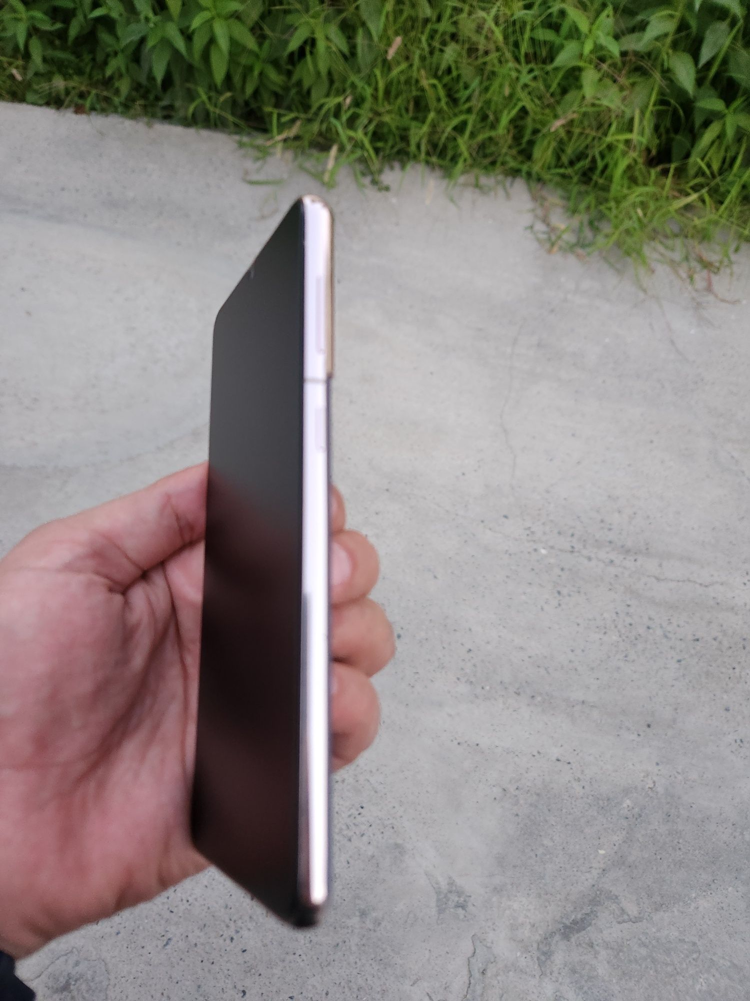 Samsung S21 plus Yahshi holatda