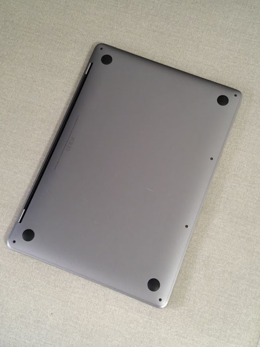 Doua Macbook pro touch - pentru piese