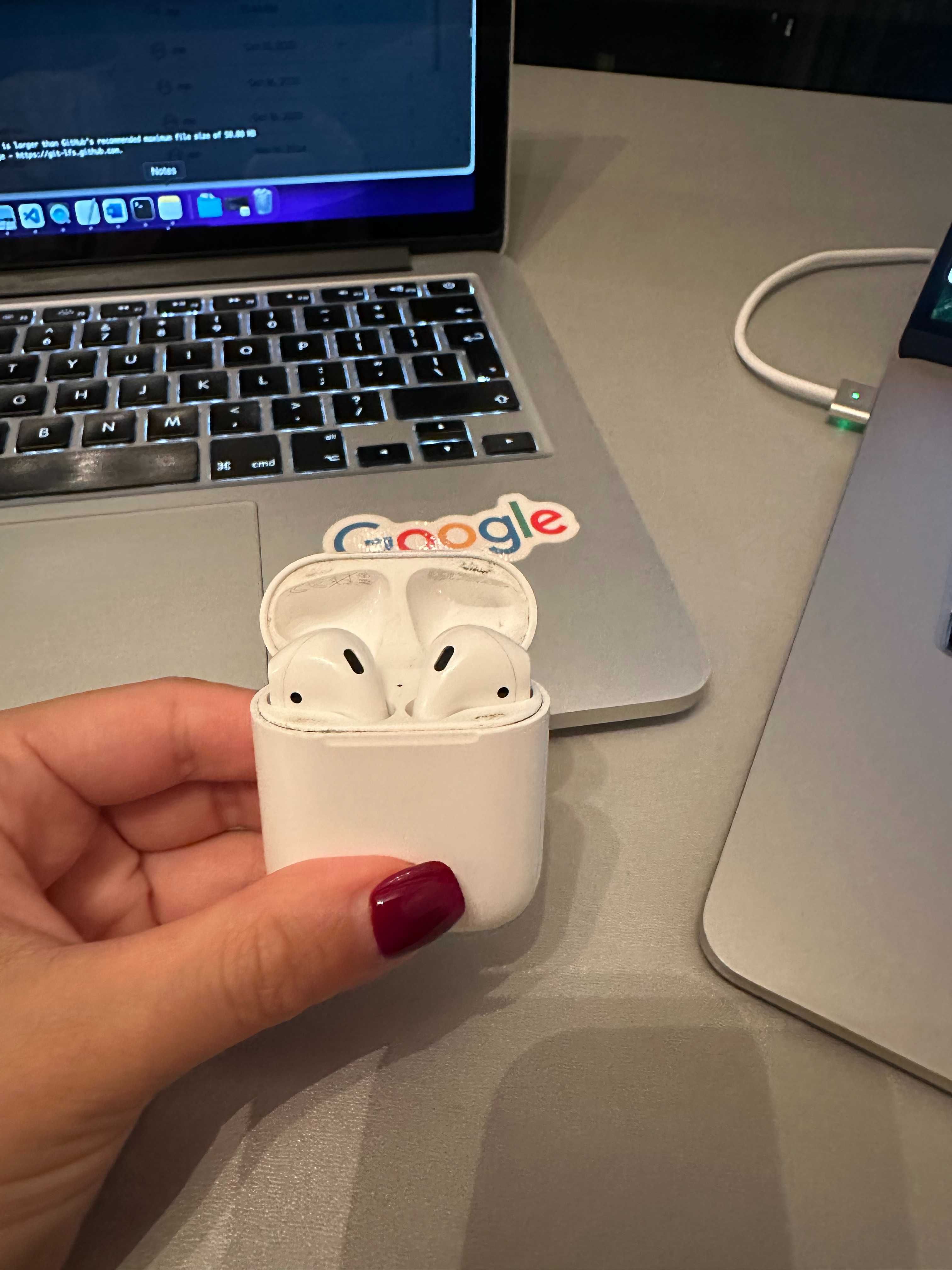 AirPods 2 Series /GT2D79V8LX2Y / Apple Original