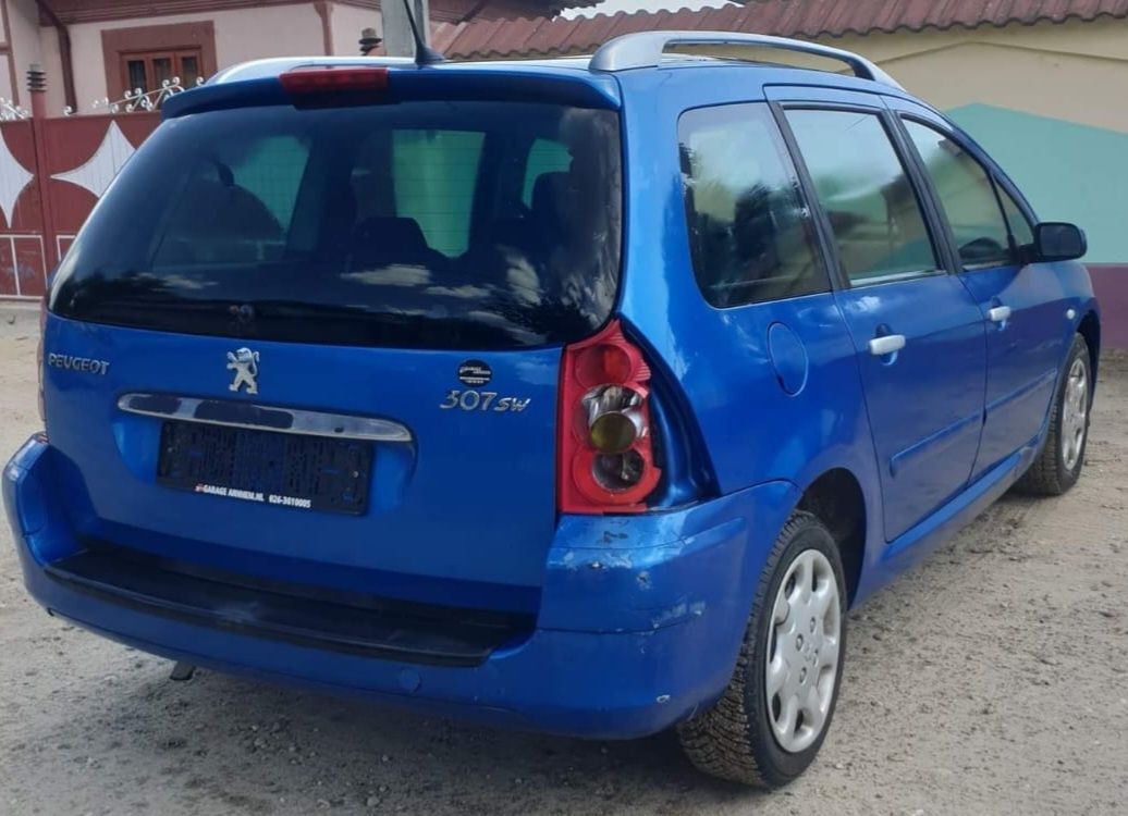 Dezmembrez Peugeot 307 1.6 benzina