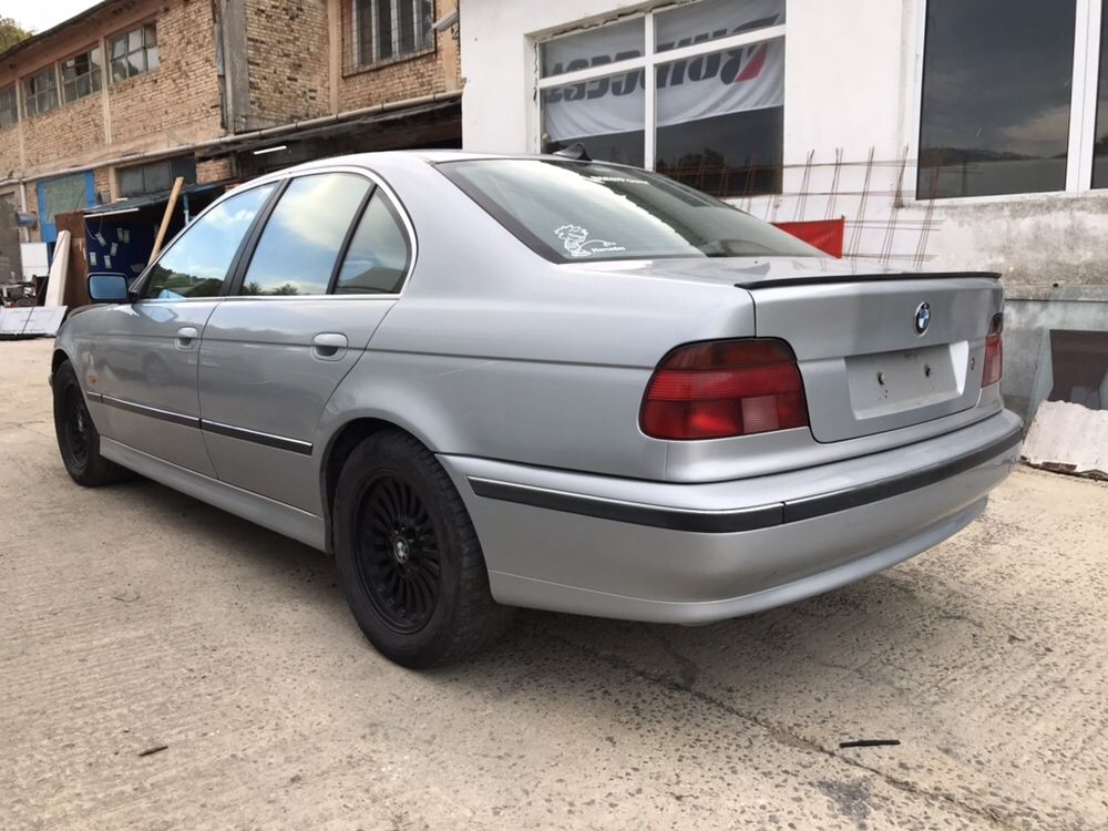 BMW e39 520i 1997 На Части