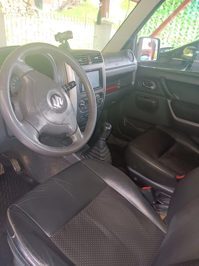 Vând Suzuki Jimny