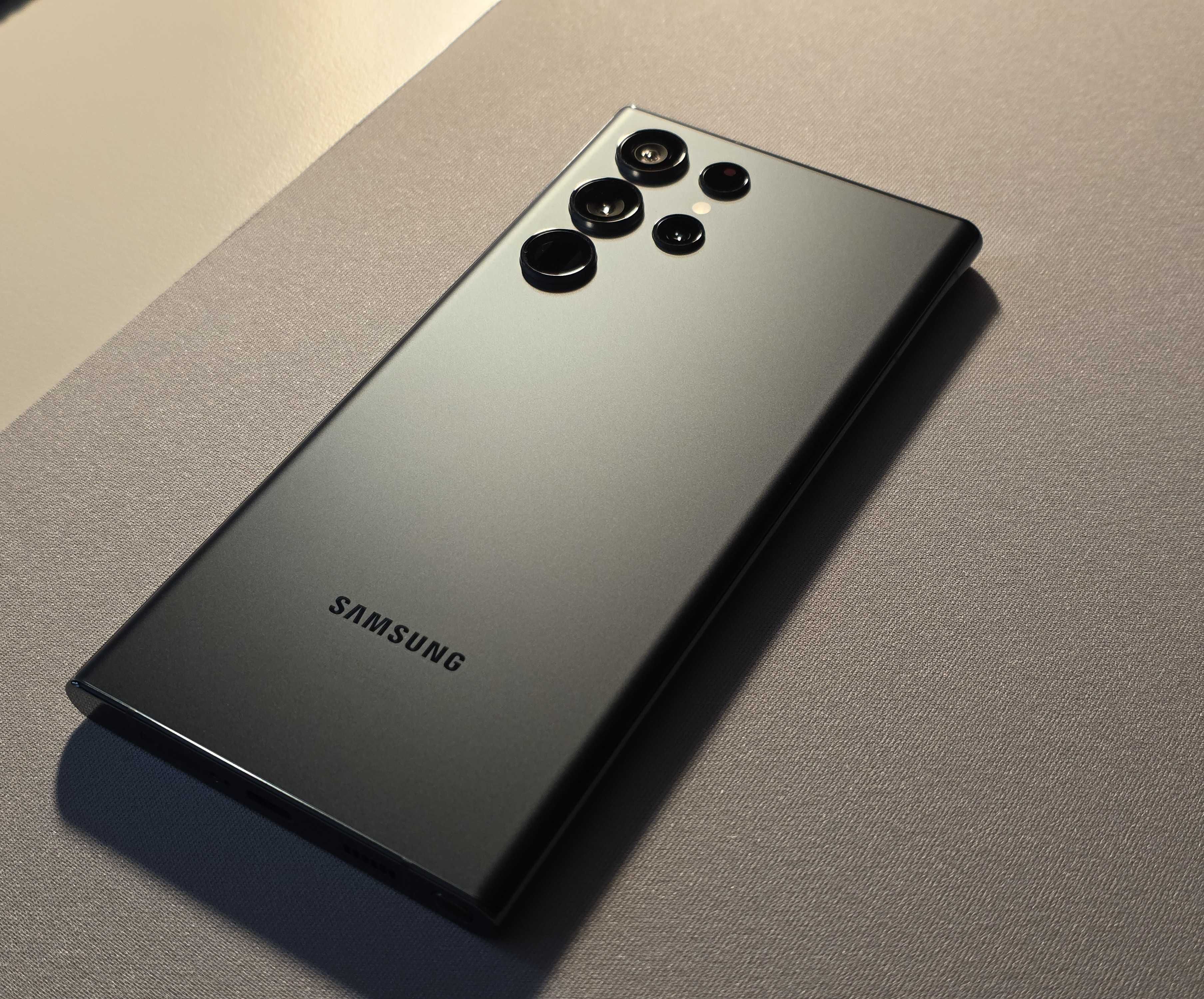Samsung S22 Ultra 256GB - Зелен, Безупречно състояние, Обновен