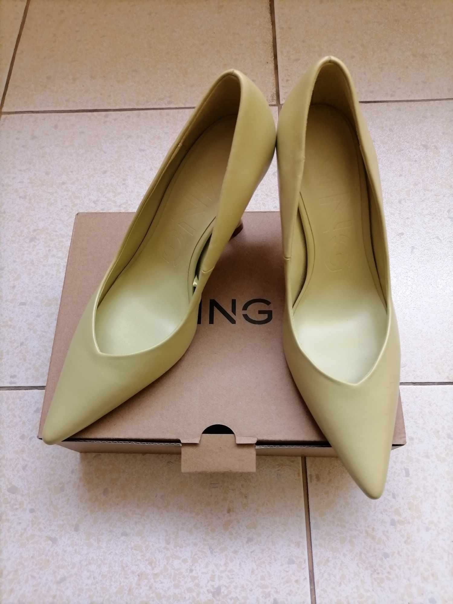 Дамски официални обувки MANGO