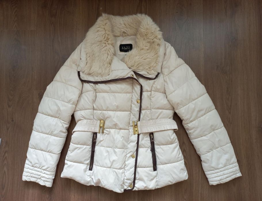 Продавам детско яке.