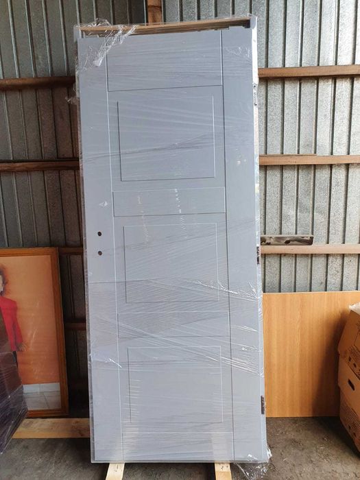 Usi masive furniruite de interior