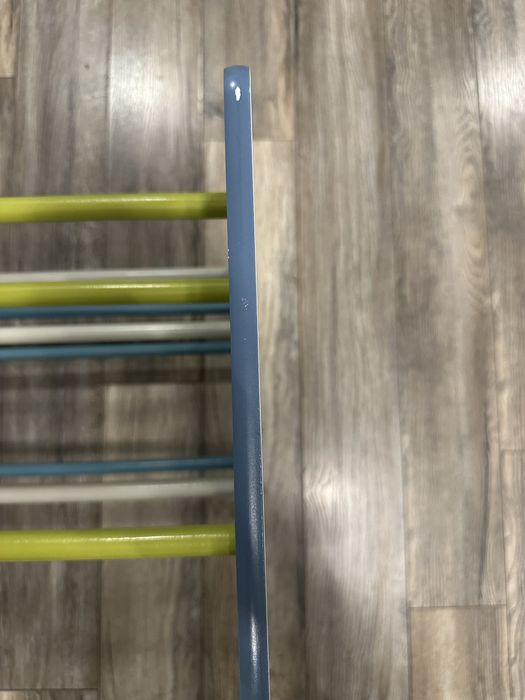 Етажрка за играчки