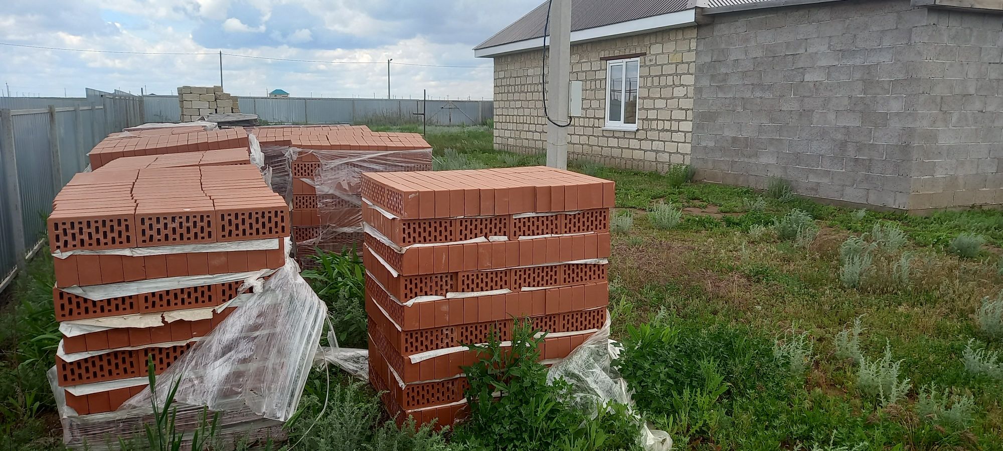 Продам дом новый не достроиныи отличное место расположения при везде р