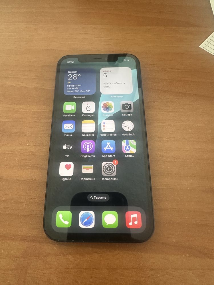 Продавам Iphone 12 почти нов